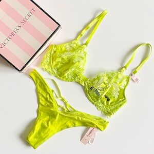 32C XS Victoria’s Secret neon green bra set